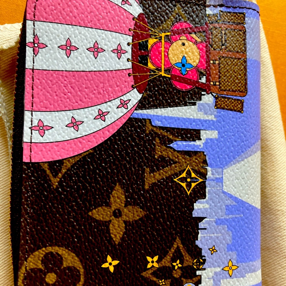 Authentic Louis Vuitton Zippy coin purse Christmas animation new with tags